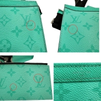 【LOUIS VUITTON/ルイ・ヴィトン】 M30934 ガストン ウェアラブルウォレット ショルダーバッグ/タイガラマ マイアミグリーン レディース【中古】【真子質店】【BL】【IKxx】