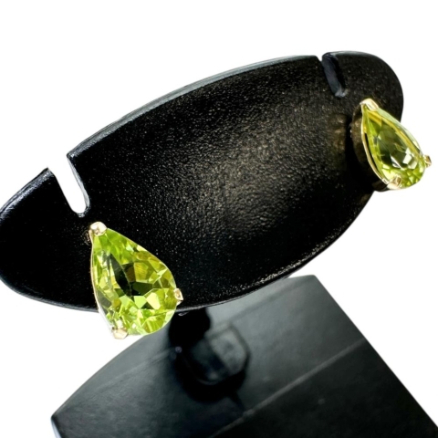 しずくモチーフ ペリドット 0.35×2ct ピアス K18ゴールド 18金 0.5g レディース【中古】【真子質店】【NN】【YY】
